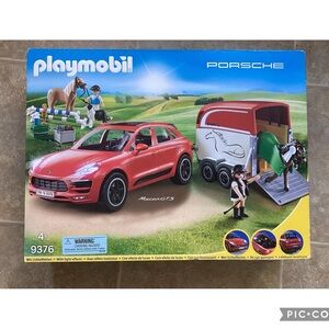BNIB *RETIRED* Playmobile Porsche Macan GTS set